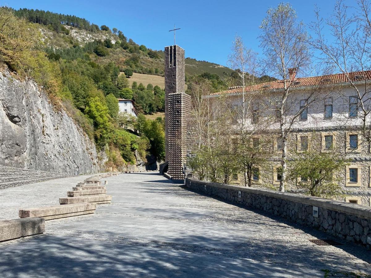Iraipe Santuario De Arantzazu Hotel Onate Exterior photo